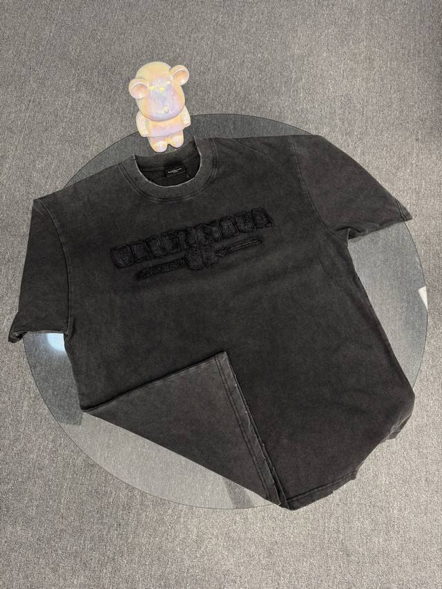 顶级版本 区别通货 25Ss新款 Balenci*Ga 巴黎世家 字母Logo胸前贴布刺绣洗水磨烂做旧下摆手工打磨短袖T恤 面料采用巴黎Zp定织定染全棉双纱 克
