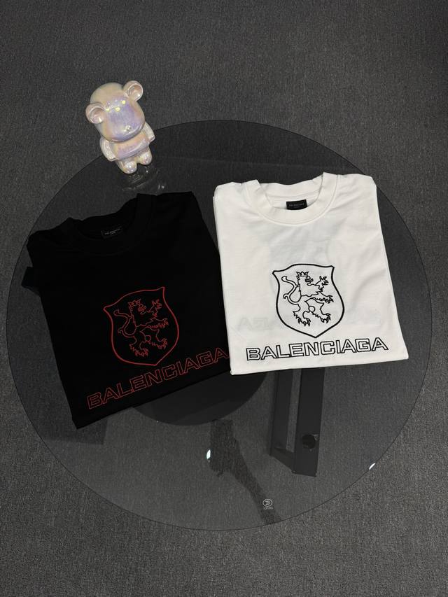 顶级版本 区别通货 25Ssbalenciaga巴黎世家新款 左右袖口精致刺绣短袖T恤 砖柜同步 欢迎对比 面料采用巴黎Zp定织定染全棉双纱紧密棉 克重280克