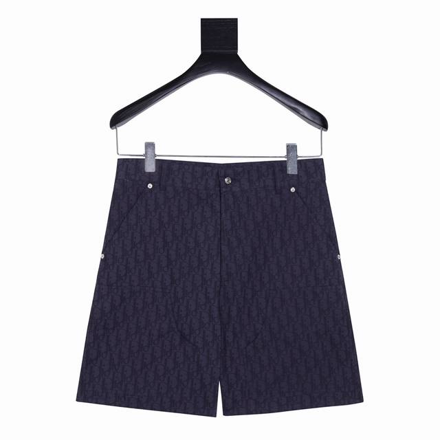 款号Y745 Dior 迪奥 藏蓝提花牛仔短裤 对版色定纱、通体拔染工艺、定位剪裁、对花缝纫、五金配件点缀、辅料配套！全件采用 %定染纯棉材质牛仔布精心制作，以