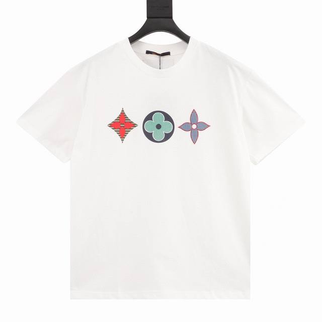 款号Y361 Louisvuitton 路易威登24Ss经典老花三花图案印花短袖 今年20Ss系列大量运用到花卉元素与马卡龙色系，搭配更为年轻化风格，前幅丝网手