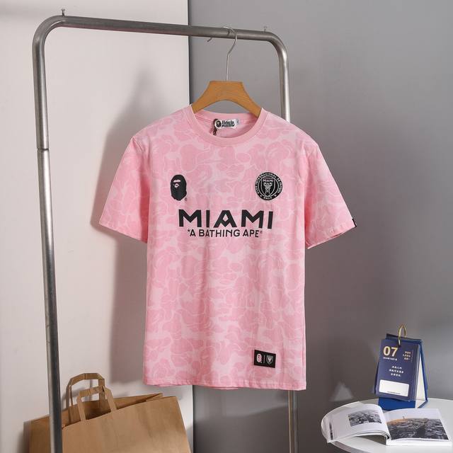 迈阿密-款号B202， Bape×Inter Miami梅西联名迈阿密国际多色贴标短袖 颜色：黑色，白色，粉色 尺码：S M L Xl Xxl