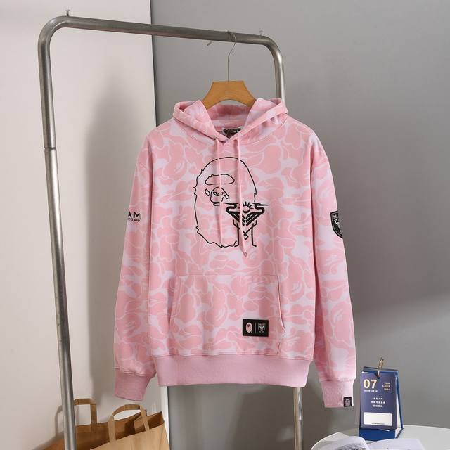 迈阿密-款号B ，120 Bape×Inter Miami梅西联名迈阿密国际多色迷彩连帽卫衣 颜色：黑色，白色，粉色 尺码：S M L Xl Xxl