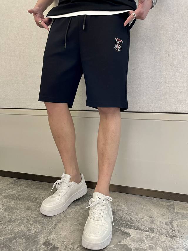 Bbr 巴宝莉 短袖短裤 2025春夏新款休闲短裤！精密万针刺绣Logo 采用360克高支纯棉面料，舒适度极好，手触感强烈。辨识度极高，完美品相 工艺非市场普通