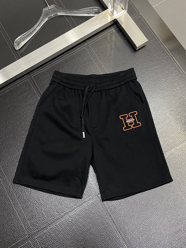 Hermes 爱马仕 短裤 2025春夏新款休闲短裤！精密万针刺绣Logo 采用360克高支纯棉面料，舒适度极好，手触感强烈。辨识度极高，完美品相 工艺非市场普