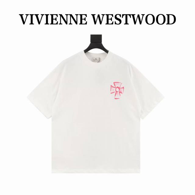 Vivienne Westwood 西太后 胸前花朵短袖T恤 品牌Logo重工艺设计高端定制丝光云朵棉面料.手感柔软.穿着舒适.级别精致车线.做工精细.上身效果