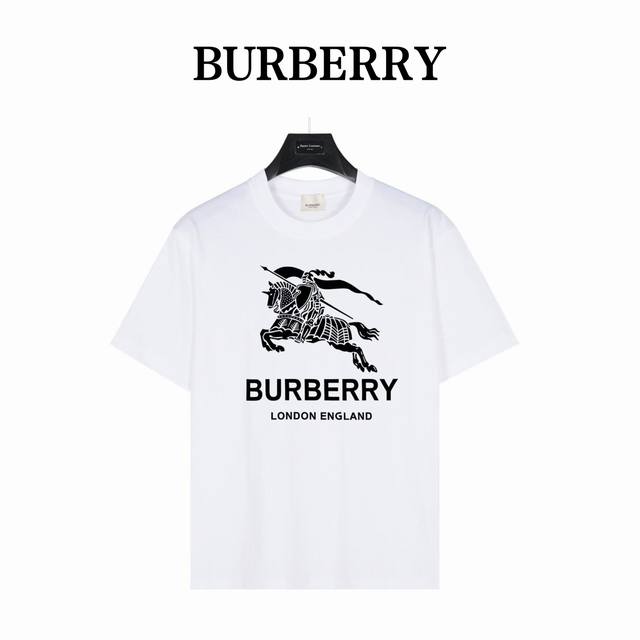 Burberry 巴宝莉 经典大Logo 款号:Bb09 白色 240克重磅小落肩100%棉T恤。Os版型，宽松有型好搭配。采用精梳紧密赛络工艺，面料更耐磨。袖