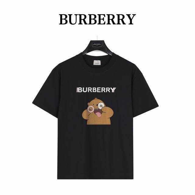 Burberry 巴宝莉 饼干小熊 款号:Bb05 黑色 240克重磅小落肩100%棉T恤。Os版型，宽松有型好搭配。采用精梳紧密赛络工艺，面料更耐磨。袖口以及
