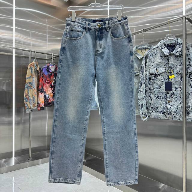 Lv 路易 25新品 后口袋字母Logo牛仔裤！特定最新品牌皮标 重磅单品~私渠稀有臻品 客供五金辅料 进口客供定织牛仔棉布面料,时尚又个性 超级百搭好看的一款