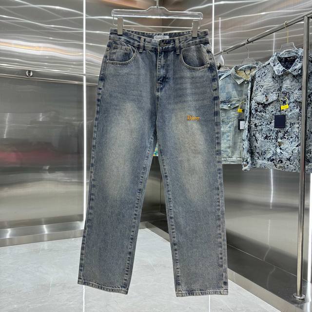迪奥 25新品 后口袋字母Logo牛仔裤！特定最新品牌皮标 重磅单品~私渠稀有臻品 客供五金辅料 进口客供定织牛仔棉布面料,时尚又个性 超级百搭好看的一款 人手