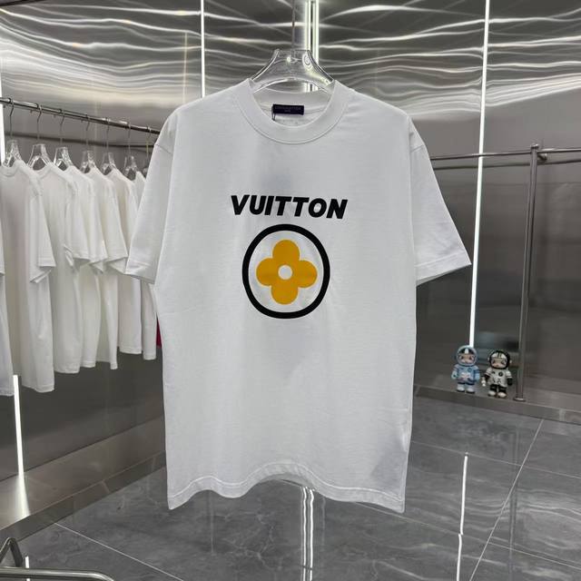 Lv 2025春夏新款短袖T恤 厚板硅胶发泡工艺 男女同款宽松版 S M L Xl Xxl 五个码 黑色 白色 玫红色