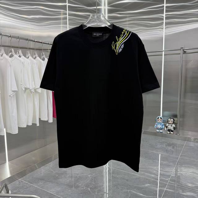 Bal 巴黎世家 2025春夏新款260克短袖T恤 个性印花 男女同款宽松版 S M L Xl Xxl 五个码 颜色：黑色 白色 玫红色