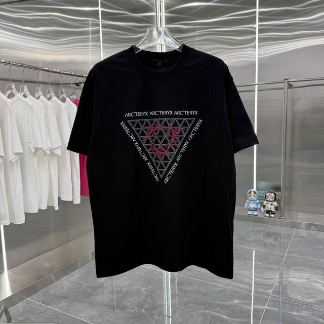 始祖鸟 2025春夏新款260克 短袖T恤 个性印花 男女同款宽松版 S M L Xl Xxl 五个码 黑色 白色 灰色
