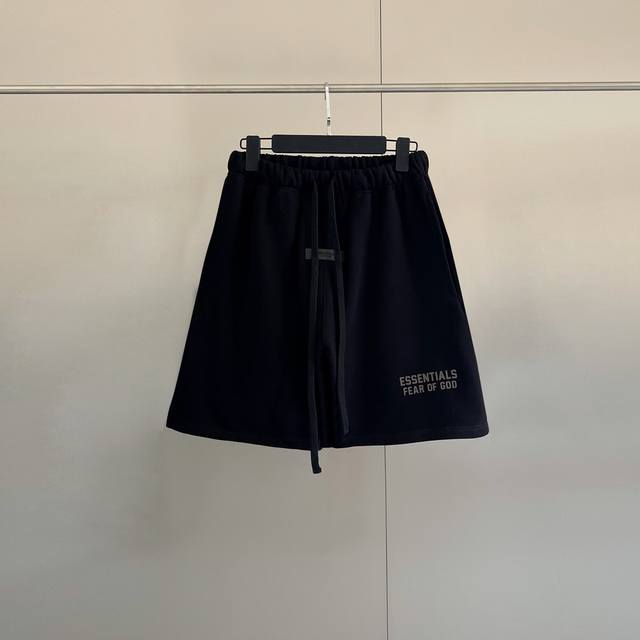 款号Z60 Fear Of God Fog Essentials 基础小Logo印花抽绳毛圈休闲短裤 顶级过验版本 Color：黑色. Size：S M L X