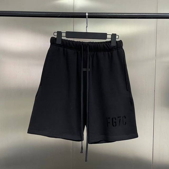 款号Z40 Fear Of God Fog Fg7C基础小Logo印花抽绳毛圈休闲短裤 顶级过验版本 Color：黑色 Size：S M L Xl 采用320G
