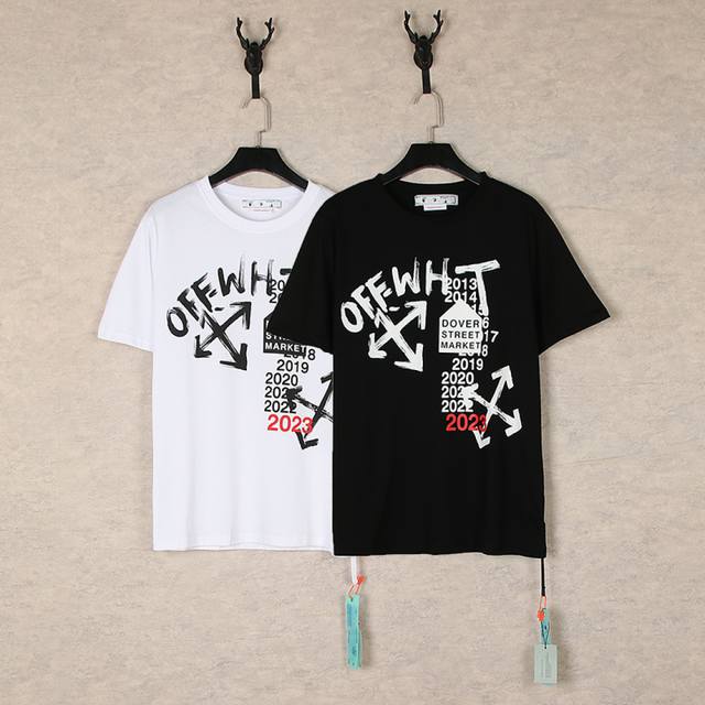 1277- 黑色 白色 S M L Xl Off White这两件T恤的潮流编年史 Off White这两件T恤简直是潮流界的时光机！黑白两色经典永恒，却因独特
