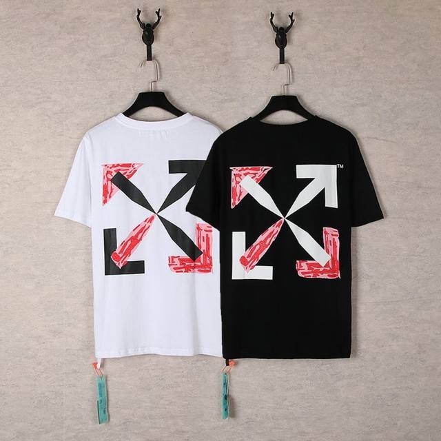 1283- 黑色 白色 S M L Xl Off White 黑白两色简约大气，是永不过时的经典 。 背后的箭头印花才是灵魂所在，标志性的交叉箭头图案，部分线条
