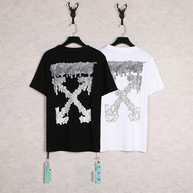 1215- 黑色 白色 S M L Xl 被问爆 Off White溶解箭头T，潮人Dna动了 Off White 又搞事情啦！这组溶解箭头T，直接把街头潮流玩