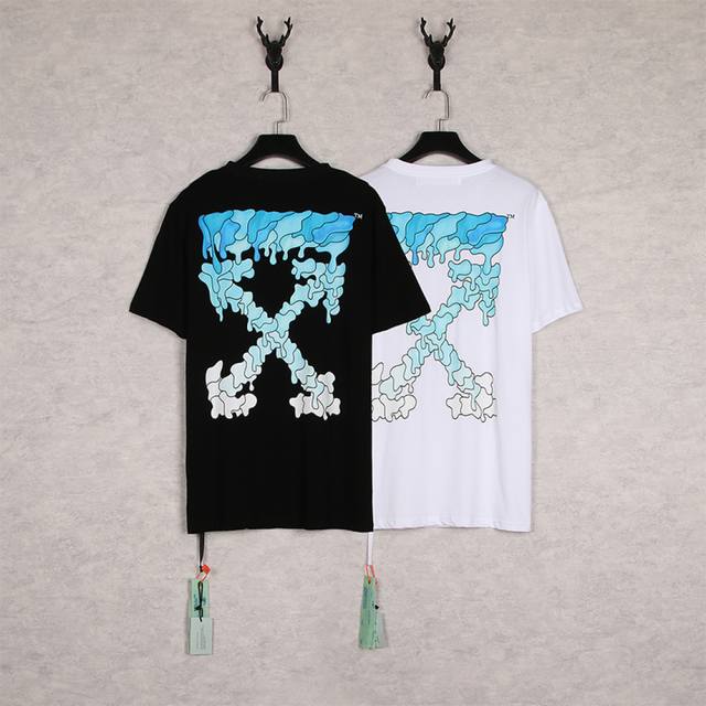 1209- 黑色 白色 S M L Xl 被问爆 潮人必备Off White 渐变溶解箭头T 是谁还没拥有这件 Ow渐变溶解箭头T 我真的会伤心Ok？ 经典的箭