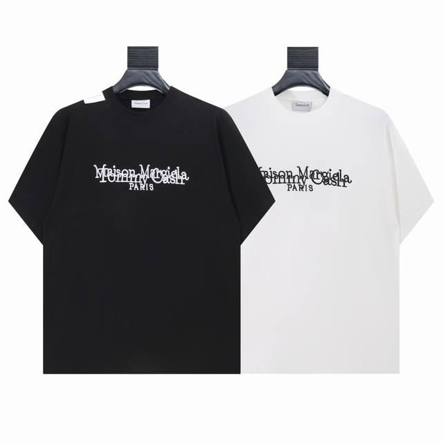 7035- 黑色 白色 S M L Xl Ps：肩膀标下面为破洞设计，不是次品 Maison Margielatommy Cash马吉拉联名T恤，刺绣里的时尚密