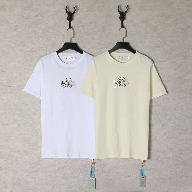 1253- S M L Xl 杏色 白色 被追着问 的Off White神级T恤 宝子们，今日份心头好 这件Off White白色T恤必须安利给你们！ 它乍一看