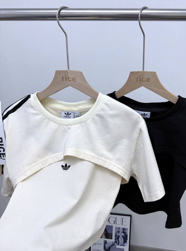 专柜质量 稳定货足 主推 品牌 : 三叶草 款号 : Hg-0042短T 尺码 : S-L 颜色 : 黑色，米白色， 面料 : 绣标 即转即卖 ，做工精细无线头