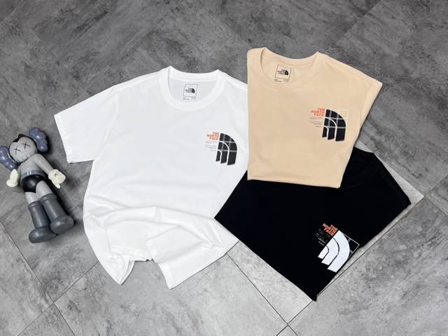 款号：1 9 潮牌Thenorthface北面2025春夏新款户外情侣圆领透气纯棉短袖 北面风充满整个夏天，巨美 超级显白的颜色低饱和度的卡其色真的超级温柔显白