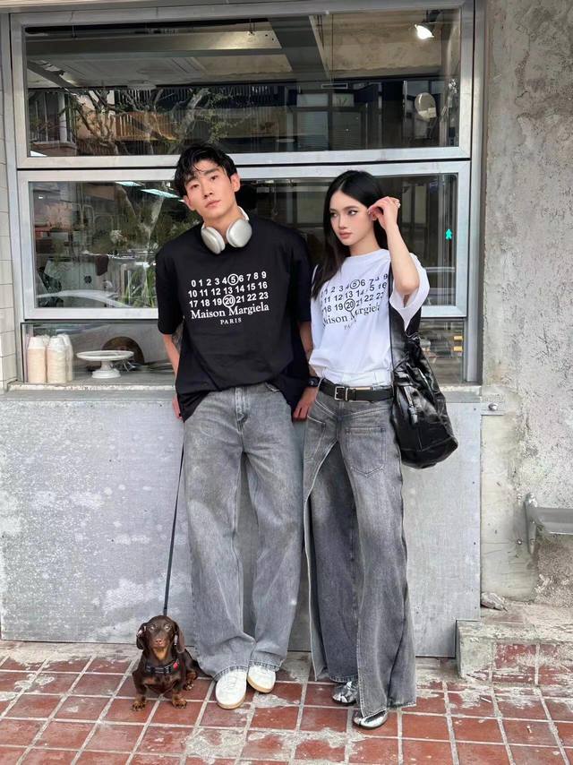 9950 梅森 马丁 马吉拉 Maison Martin Margiela ，凭借自己无穷的想象力和复古的解构风格让他在全球时装设计界名声鹊起，赢得了时尚界的一