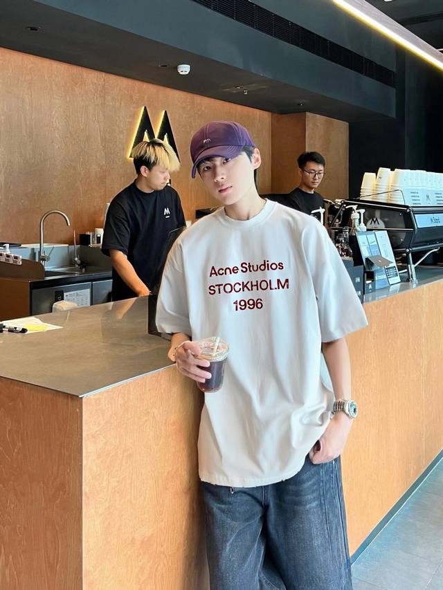 9936 Acne Studios 25Ss 限定系列1996复古做旧破坏重磅徽标印花休闲圆领短袖T恤：源自瑞典斯德哥尔摩，斑驳的做旧感恰到好处，瞬间带你穿越回
