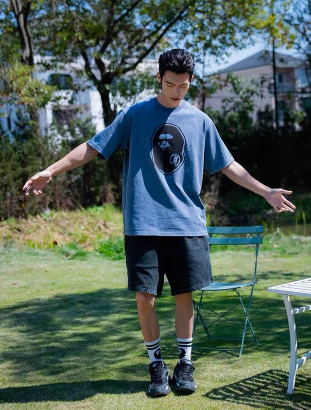 9912 Bape重工洗水刺绣短裤 尺码 S 腰围33 裤长47 臀围53.5 M 腰围35 裤长48 臀围55.5 L 腰围37 裤长49 臀围57.5 Xl