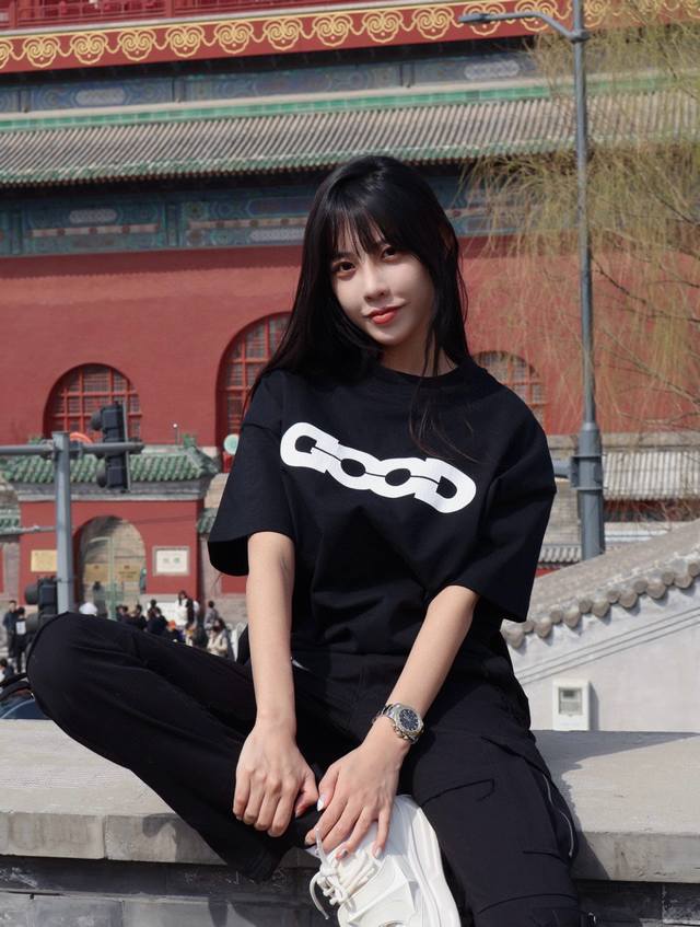 9927 Good裂变字母短袖男女同款， 黑色白色 尺码:S M L Xl S 胸围115 衣长71 袖长22.5 肩宽53 M 胸围120 衣长73 袖长23