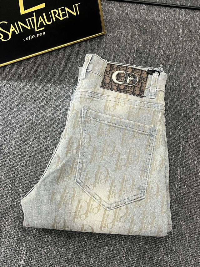 Oc-673 Dior最新牛仔裤 驴家顶级用料超柔高棉水洗牛仔面料每一件水洗费用高达常规工艺三倍之多 触感极致细腻 质感非常好 全身简约大气设计 裤子后口袋采用
