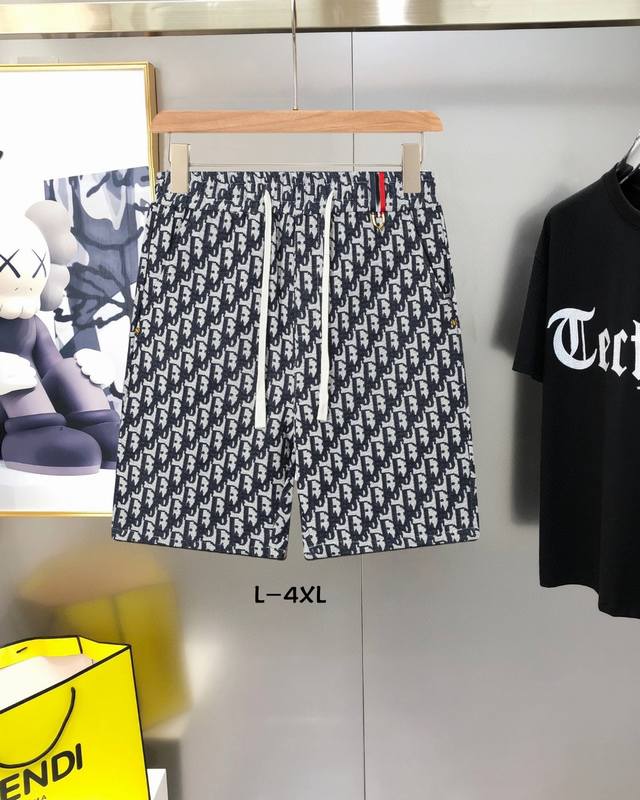Dior 迪奥 2025新品时尚休闲短裤，最潮最新Logo装饰百搭休闲短裤！25年秀场限量款五分裤，全员潮男必备单品，超火人气款式。经典奢华魅力款，超高颜值，超