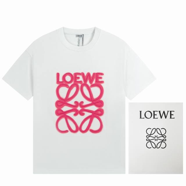 Loewe 罗意威 22Ss 霓虹刺绣荧光粉短袖T恤 胸前配上喷马骝效果很有辨识度 一针一线都是精细 日本田岛绣花机中空绣 这款刺绣立体感超强 密度达到了4万多