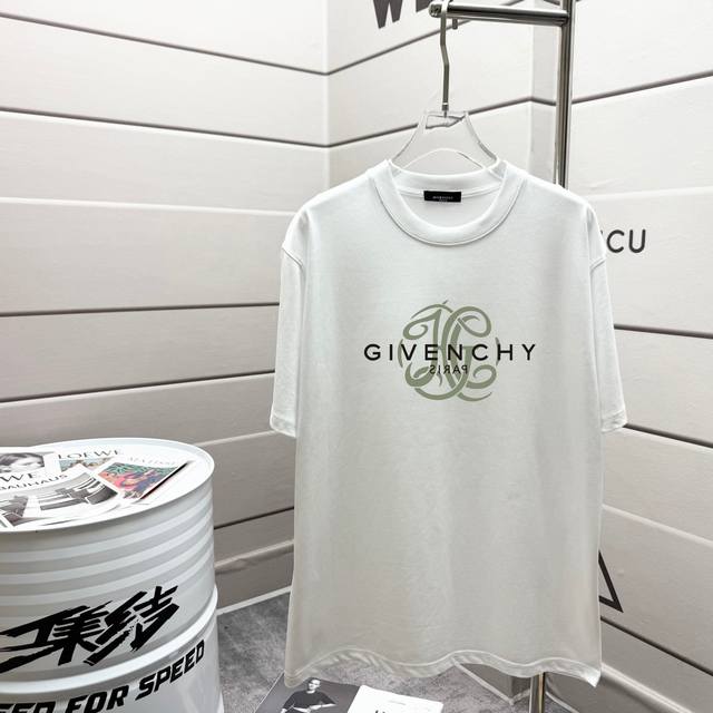Givenchy Gvc纪梵希2025Ss春夏新款短袖T恤 -定制280G全棉双纱面料，布面干净，布纹清晰，手感非常细腻扎实，更加力挺 -整衣立体定位剪裁，上身