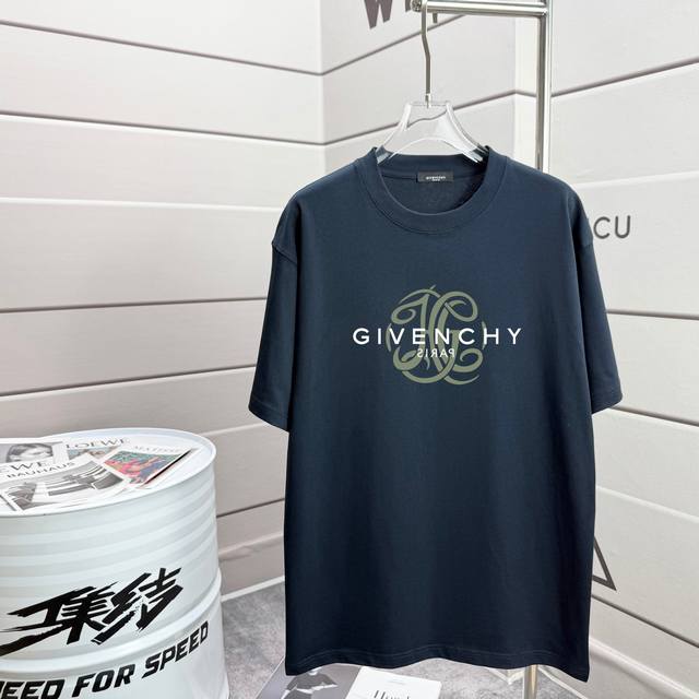 Givenchy Gvc纪梵希2025Ss春夏新款短袖T恤 -定制280G全棉双纱面料，布面干净，布纹清晰，手感非常细腻扎实，更加力挺 -整衣立体定位剪裁，上身