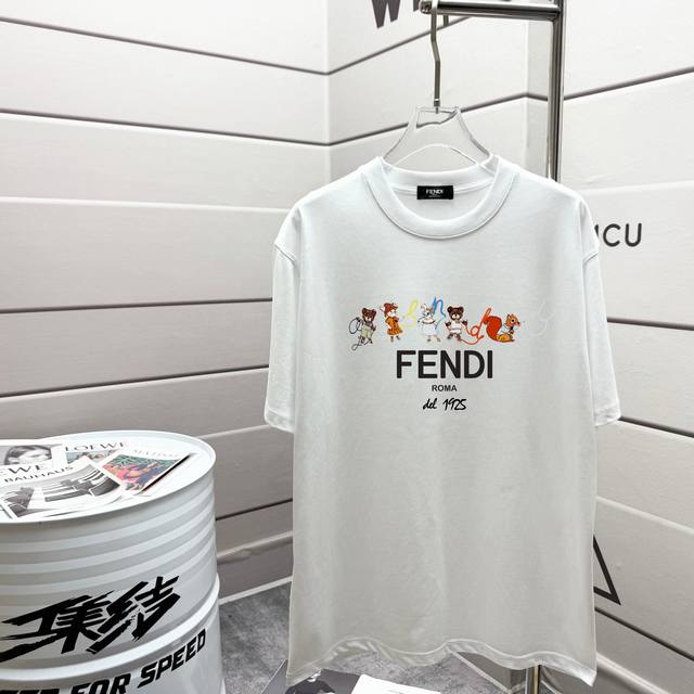 Fendi 芬迪 Fd 2025Ss春夏新款 定制 同缸染面料 手感非常舒服 春夏最新砖柜同步 时尚又个性 超级百搭好看的一款 男女都非常合适 人手必备款 吊牌