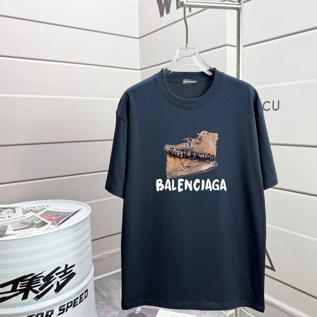高品质 巴黎世家 Balenciaga 走秀款2025Ss春夏上新 重磅推出280克重高密度面料短袖T恤 采用进口定染面料 宽松休闲Os落肩版型 上身效果超绝