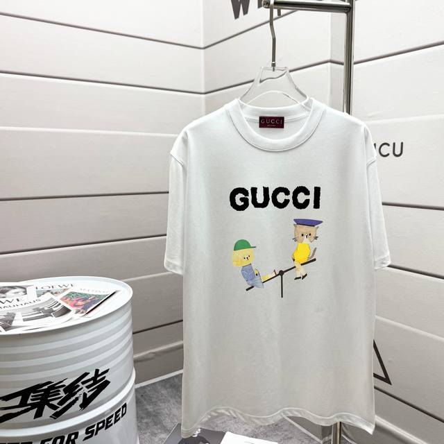 Gucci 古驰 2025Ss 春夏新品 原版面料 官方同款 短袖T恤 定制280 克同缸染面料 手感舒适 春夏最新砖柜同步 时尚又个性 超级百搭 男女同款 人