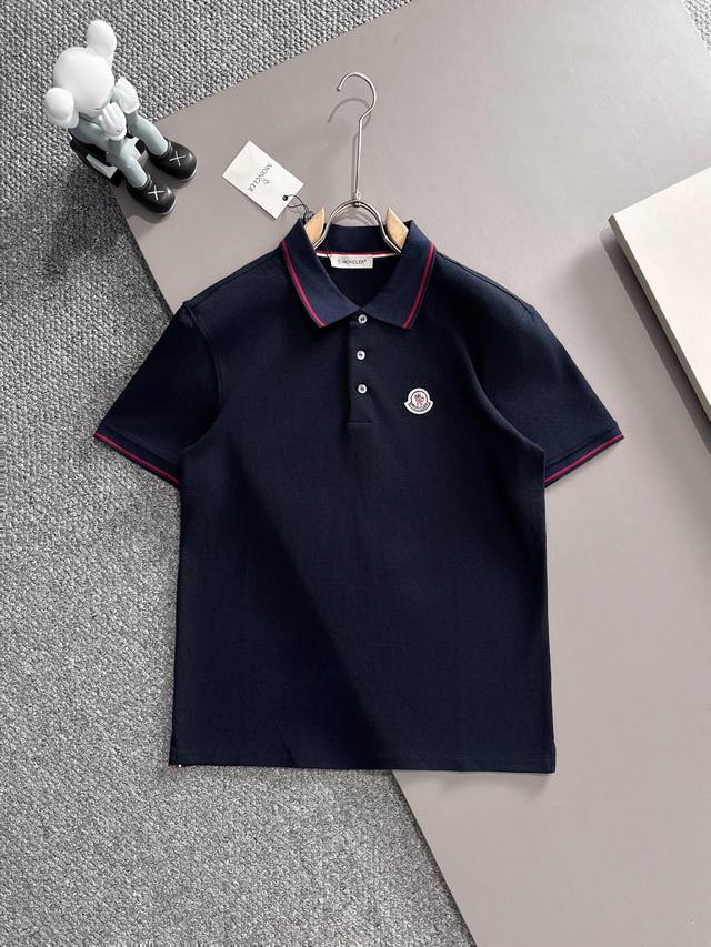 Moncler蒙口* 2025春夏款上新 原高版本 蒙口Polo衫 面料采用290克高密度纯棉珠地面料 不变形 不缩水 工艺介绍：双线走位 胸前采用贴图刺绣 颜