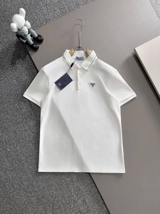 Prada* 2025春夏款上新 原高版本 普拉达Polo衫 面料采用290克高密度纯棉珠地面料 不变形 不缩水 工艺介绍：双线走位 胸口Prada采用进口精密