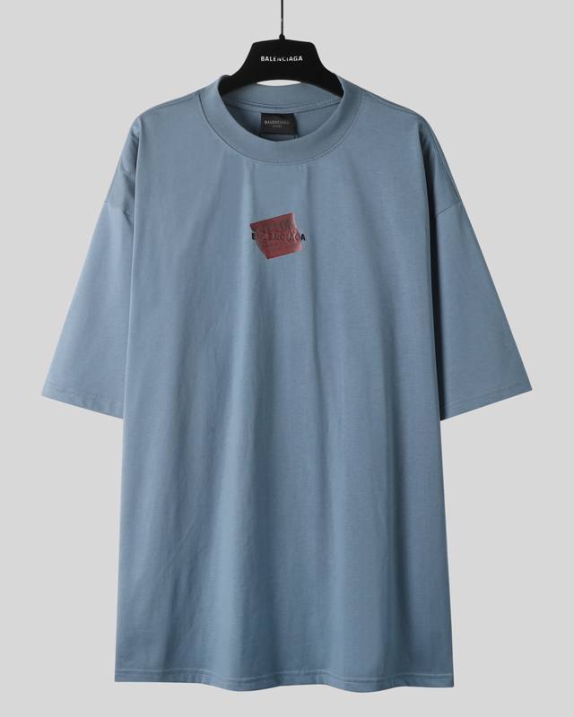 Balenciaga 25Ss 市面最高版本 刺绣胶带短袖 原版开发定织280G面料 高度还原 洗水处理 手感厚重 质感区别市场货 采用日本百灵达多头式刺绣机台