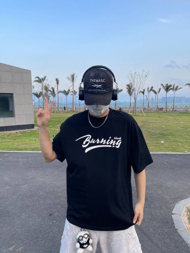 Bbk8006 Bbk基础T恤 黑色 白色 尺码 肩宽 胸围 衣长 S 52 56 70 M 54 58 72 L 56 60 74 Xl 58 62 76