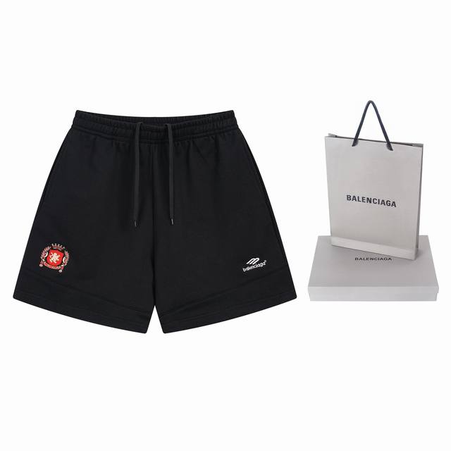 实拍图 顶级版本.官网品质 Balenci*Ga 巴黎.2025新款 。巴黎联名曼联球服Logo刺绣多位拼接短裤.砖柜同步.第一时间正品研制，欢印对比！面料采用