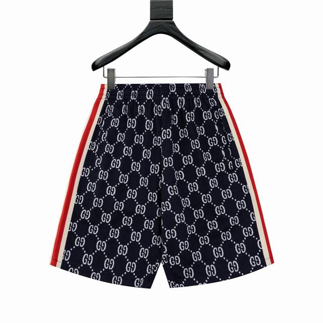 Gucci古驰 经典满印提花短裤 原版定制纯棉提花面料口袋手工定位栽片所有字母是横竖都对齐 套装拉链头是重工特定拉丝电镀Logo 成本特贵 裤头内里全部包边车位