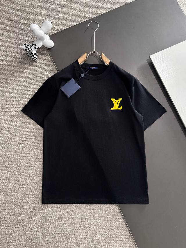 Louis Vuitton* 2025春夏款上新 原高版本 驴家Lv 面料采用260克高密度纯棉 不变形 不缩水 工艺介绍： 走秀款 前面Logo后面图案 采用