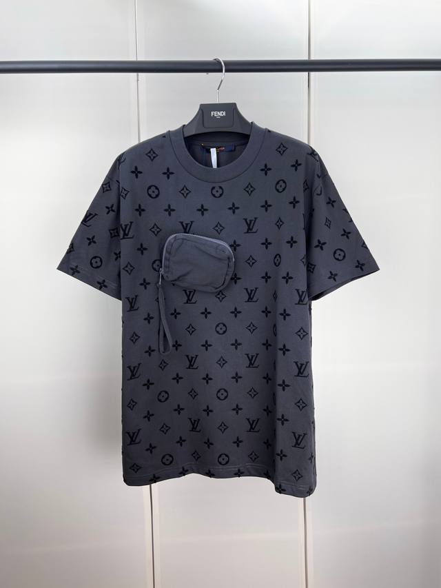 Lv路易老花植绒自粘口袋短袖 S M L Xl