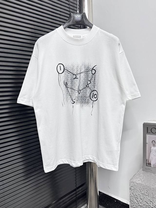 Maison Margiela 马吉拉25Ss新款字母T恤 Logo标识精致升级，原版面料官方同款短袖T恤 面料手感非常舒服春夏砖柜同步 时尚又个性超级百搭好看