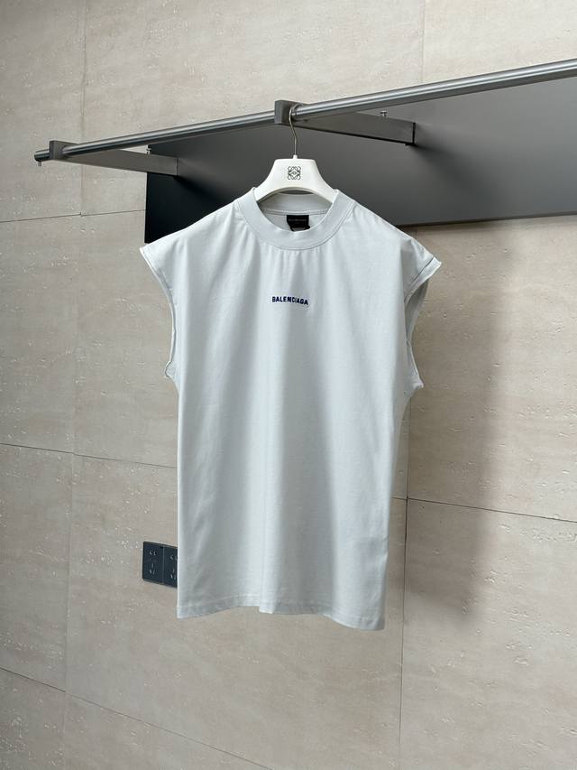 Balenciaga* 巴黎 25Ss新款字母刺绣圆领背心 采用平纹纯棉面料，螺纹及面料采用进口染料 同缸定染绝无色差效果 品牌字母刺绣，刺绣非常精细针法绵密