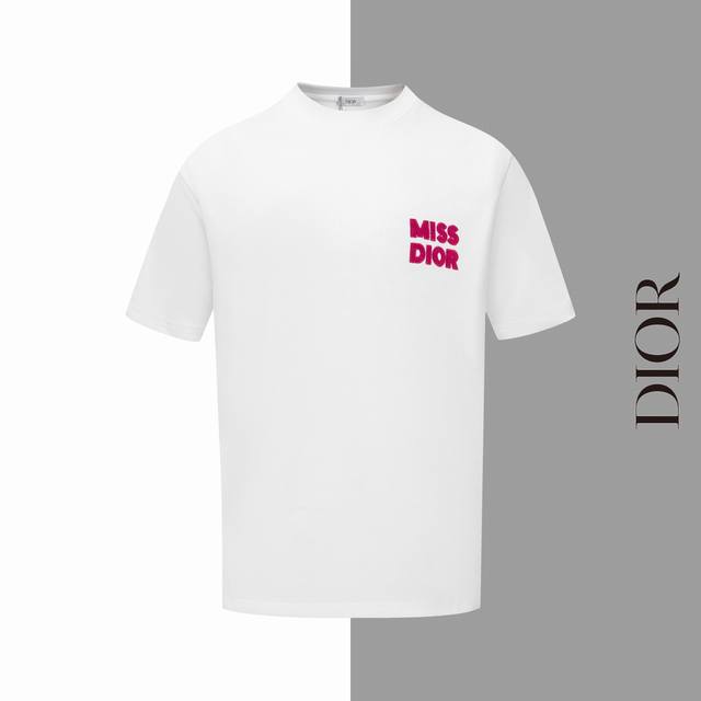 款号#Z203 迪奥字母红标牙刷绣花圆领短袖 Dior 官网一致款式 面料：32支双纱280克纯棉面料 同缸同色织染螺纹 颜色一致 工艺：进口机器牙刷刺绣绣花