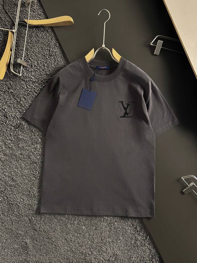 Louis Vuitton 路易威登 Lv 微宽版型S-Xl 25Ss早春新品专柜走秀款 前后幅切割圆形撞色字母刺绣圆领短袖T恤，男女同款！官网同步，专柜纯棉面